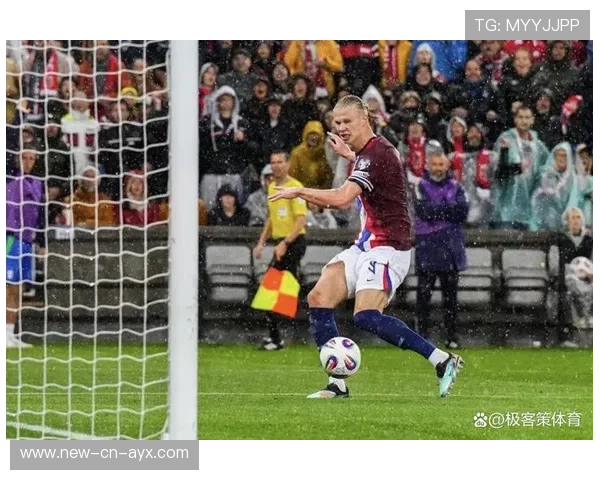 哈兰德弧顶劲射穿透对手防线