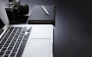 爱游戏下载-库里携妻出席体育慈善之夜引关注，库里ua